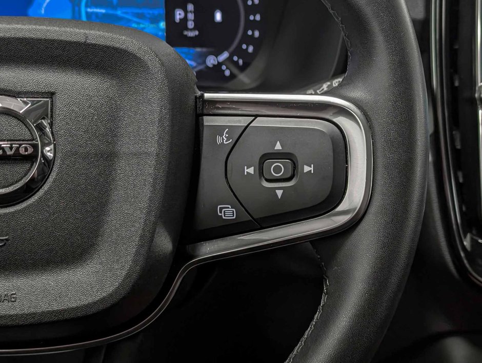 Volvo XC40 B5 AWD Plus Dark Theme 2024-17