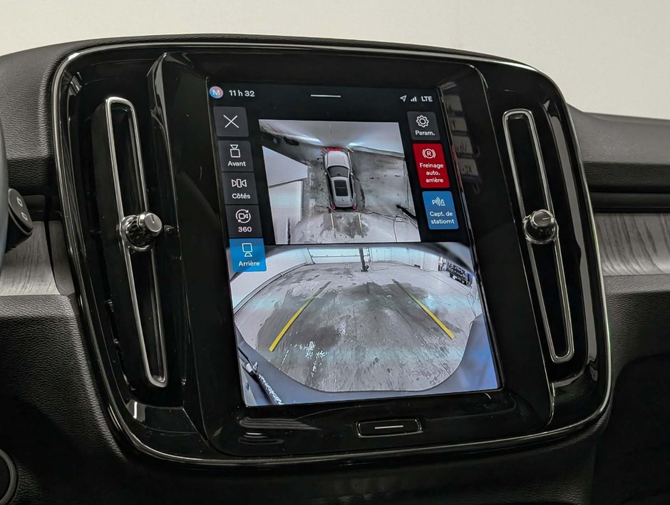 Volvo XC40 B5 AWD Plus Dark Theme 2024-14