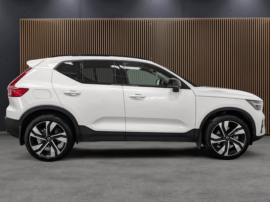 Volvo XC40 B5 AWD Plus Dark Theme 2024-6