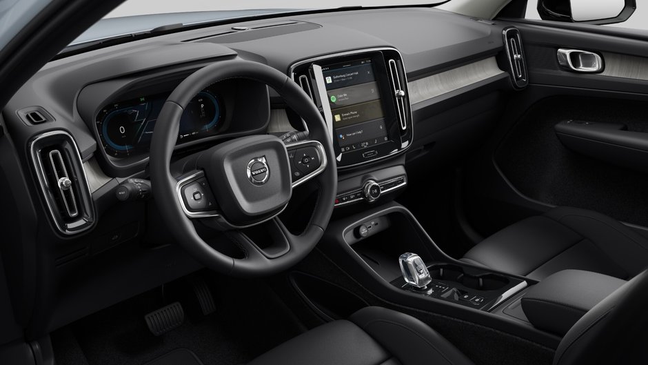 2025 Volvo XC40 B5 AWD Plus Dark Theme-7