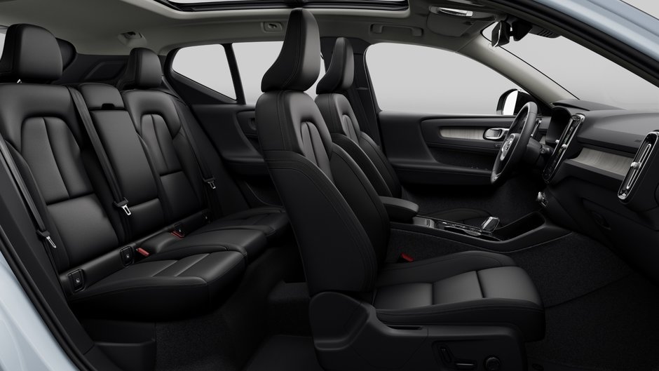 2025 Volvo XC40 B5 AWD Plus Dark Theme-10