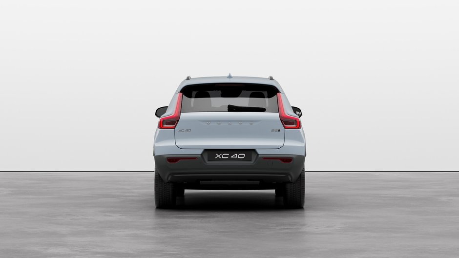 2025 Volvo XC40 B5 AWD Plus Dark Theme-3
