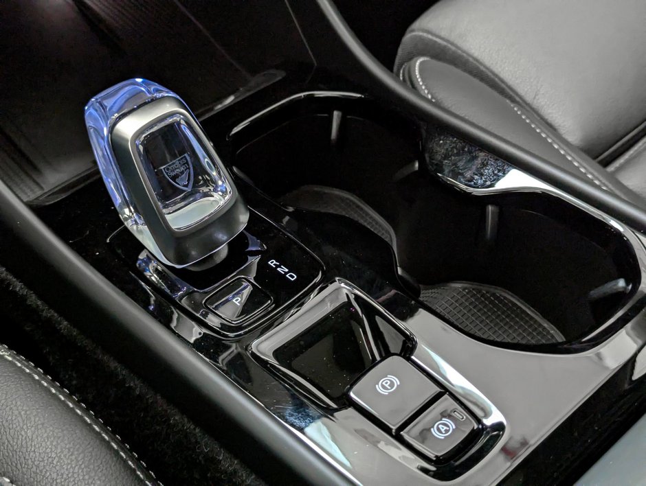 Volvo XC40 B5 AWD Plus Dark Theme 2025-23