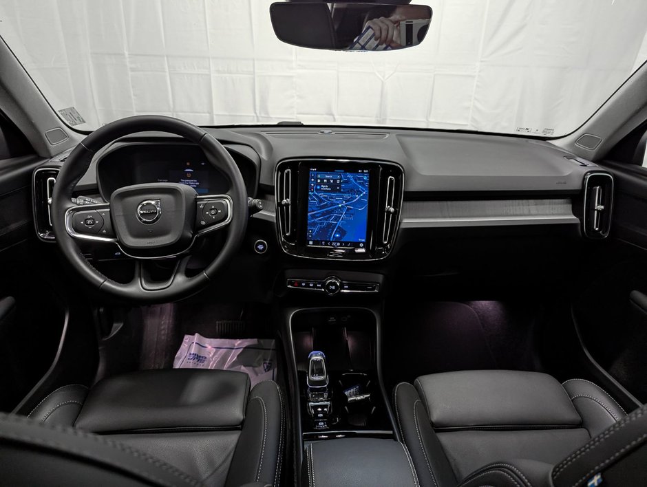Volvo XC40 B5 AWD Plus Dark Theme 2025-25