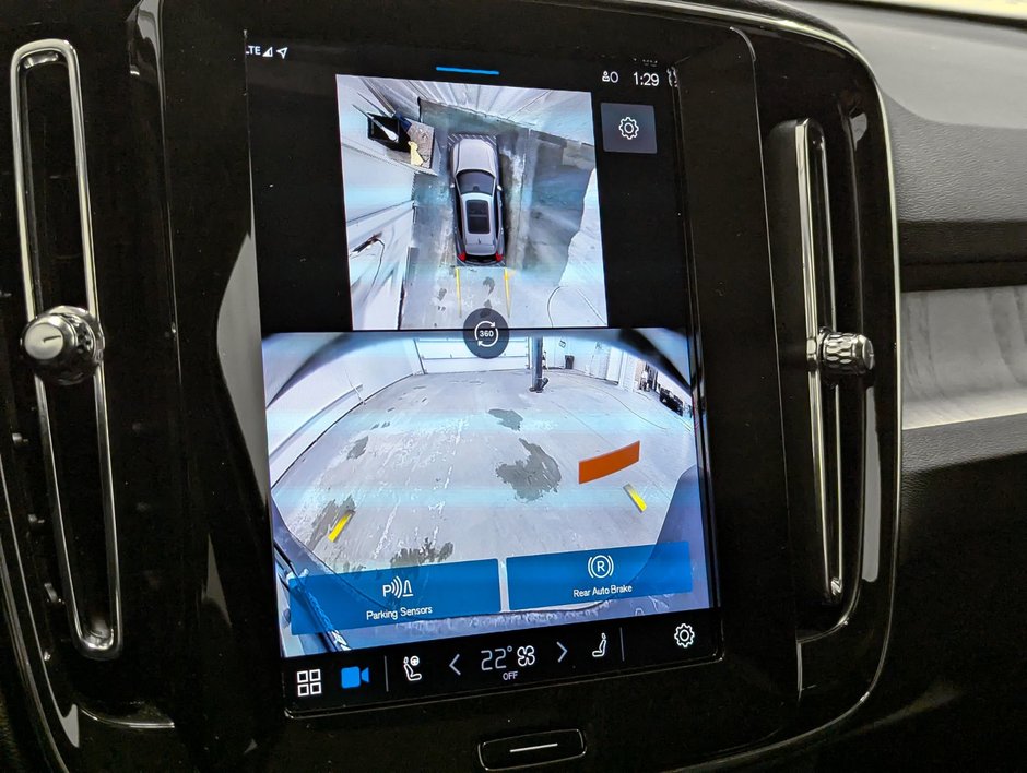 Volvo XC40 B5 AWD Plus Dark Theme 2025-15