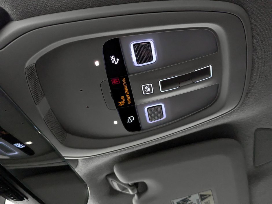 Volvo XC40 B5 AWD Plus Dark Theme 2025-22