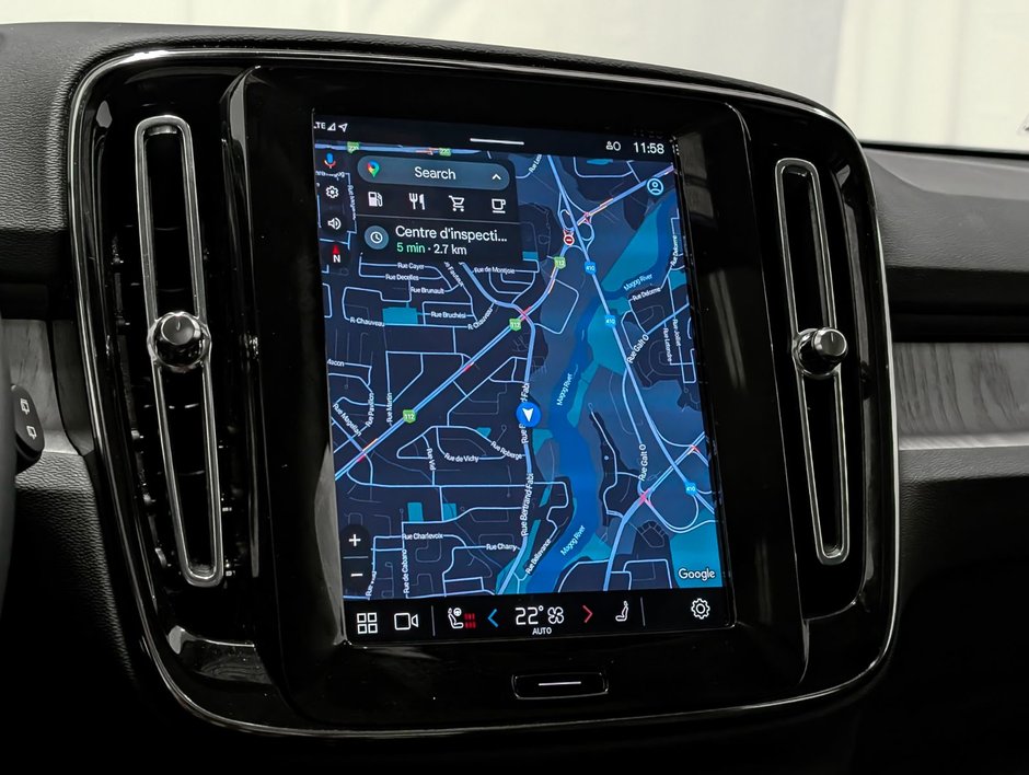 Volvo XC40 B5 AWD Plus Dark Theme 2025-12