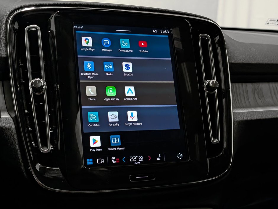 Volvo XC40 B5 AWD Plus Dark Theme 2025-11