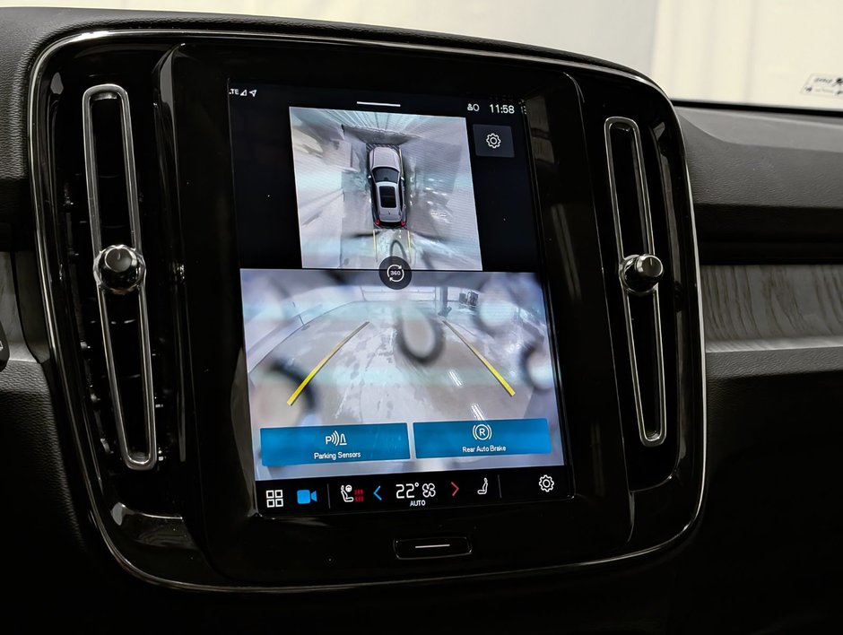 Volvo XC40 B5 AWD Plus Dark Theme 2025-13