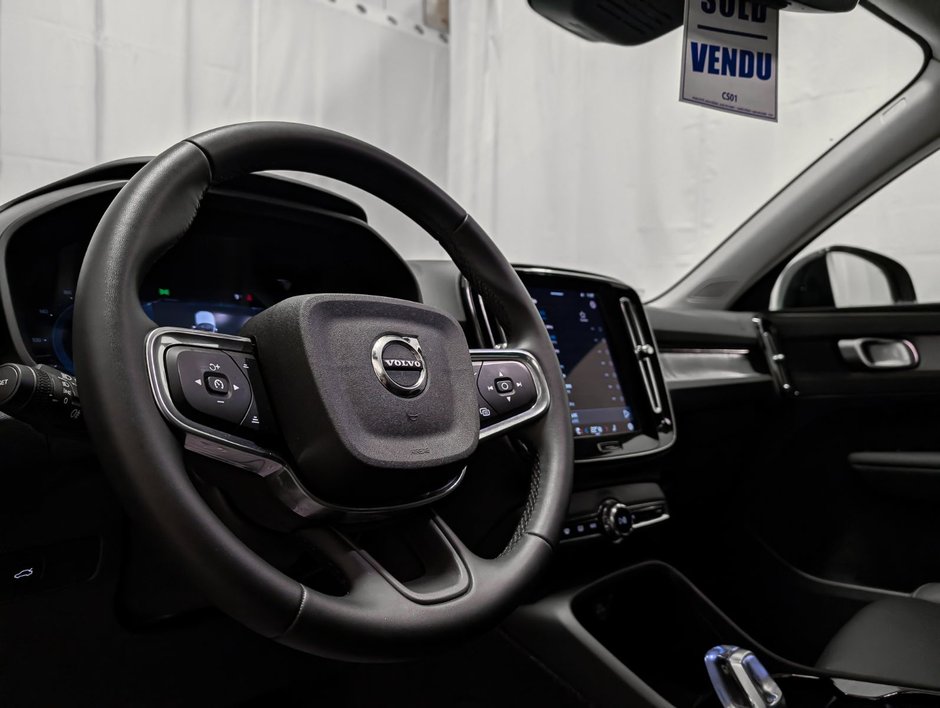 Volvo XC40 B5 AWD Plus Dark Theme 2025-6