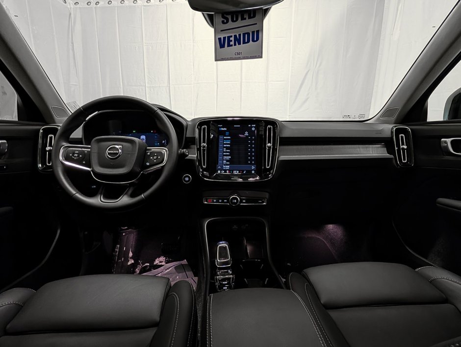 Volvo XC40 B5 AWD Plus Dark Theme 2025-9