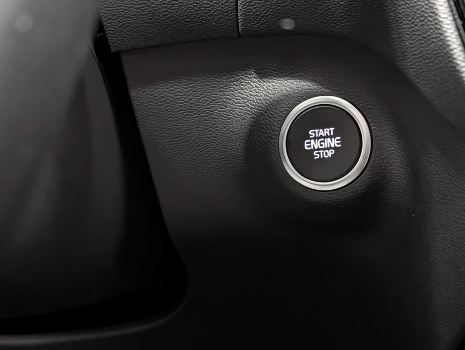 Volvo XC40 B5 AWD Plus Dark Theme 2025-19