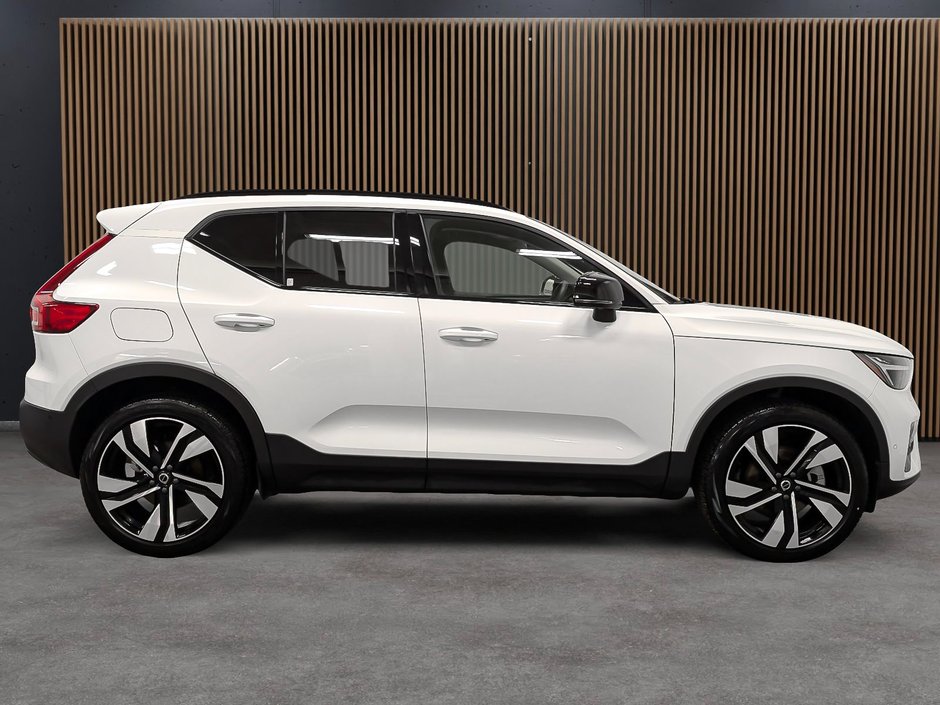 Volvo XC40 B5 AWD Plus Dark Theme 2025-6