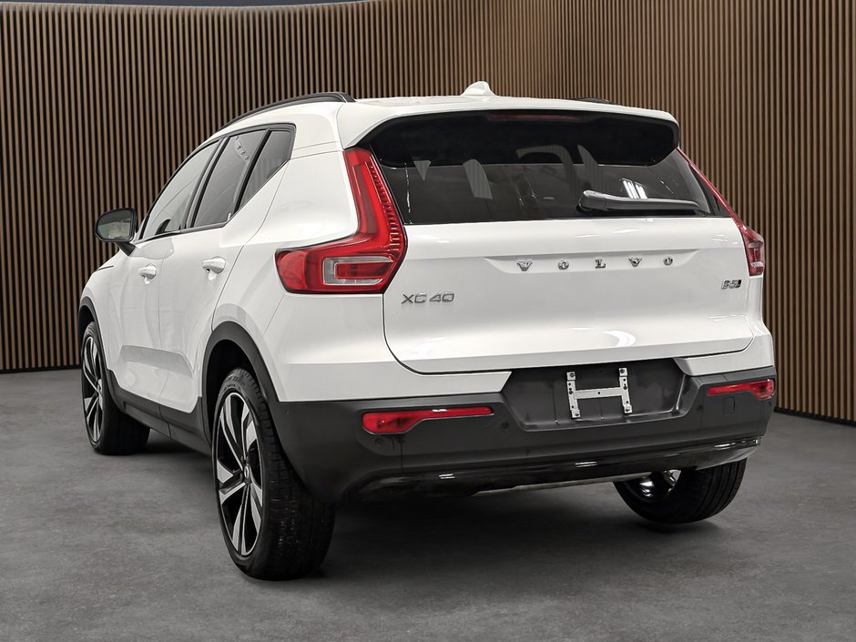 Volvo XC40 B5 AWD Plus Dark Theme 2025-3