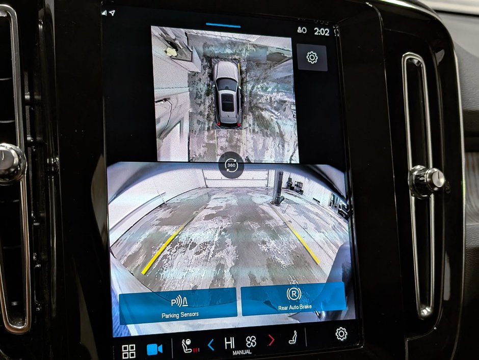 Volvo XC40 B5 AWD Plus Dark Theme 2025-25