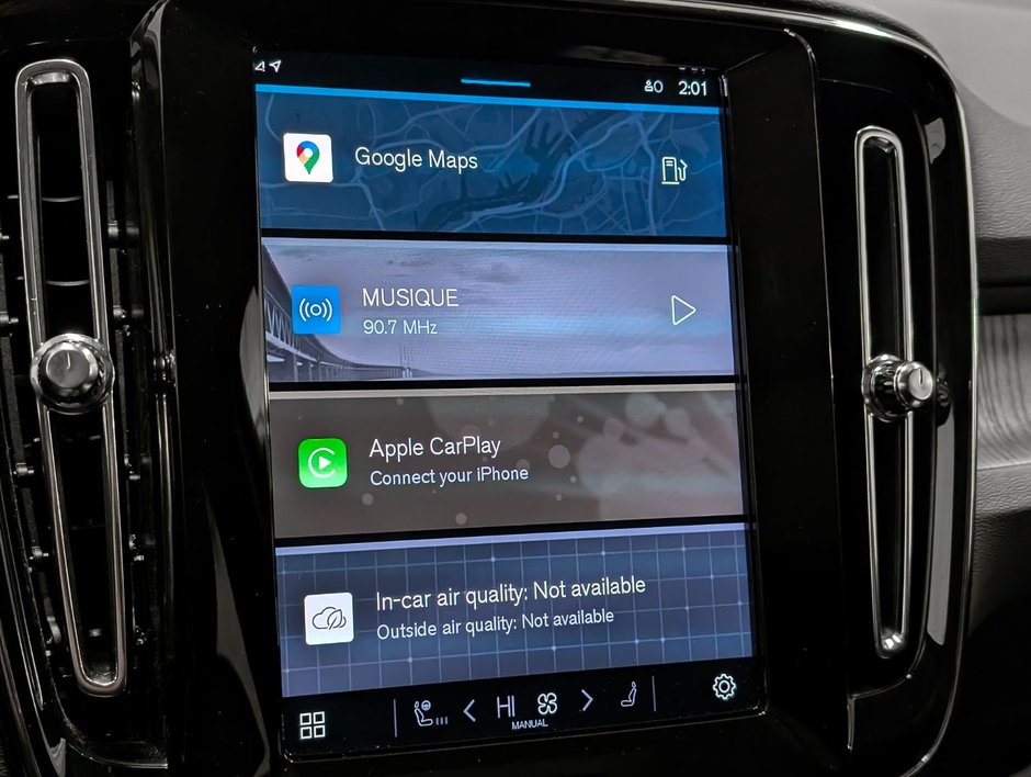 Volvo XC40 B5 AWD Plus Dark Theme 2025-15