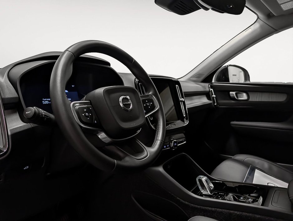 Volvo XC40 B5 AWD Plus Dark Theme 2025-8