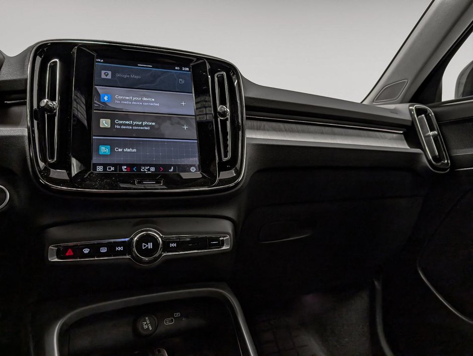 2025 Volvo XC40 B5 AWD Plus Dark Theme-9