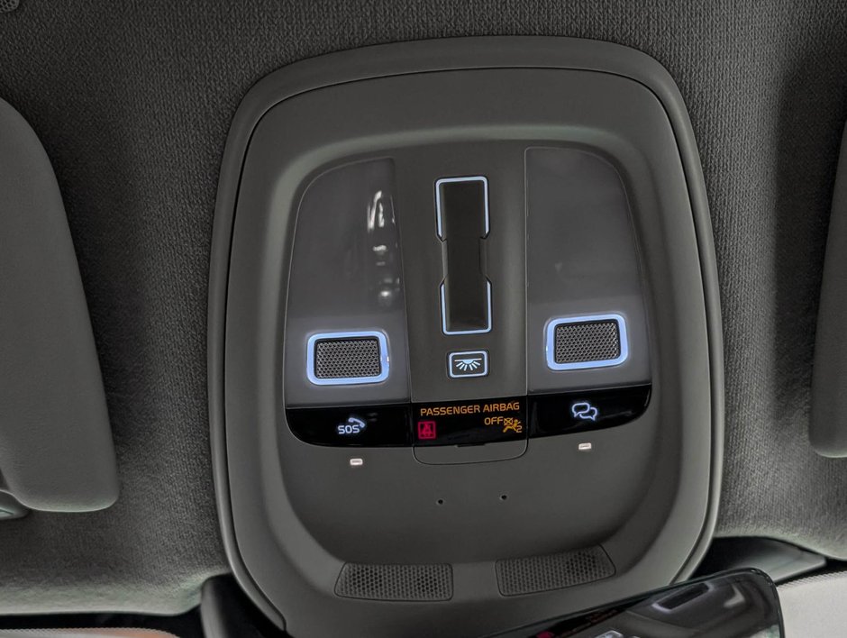 2025 Volvo XC40 B5 AWD Plus Dark Theme-20