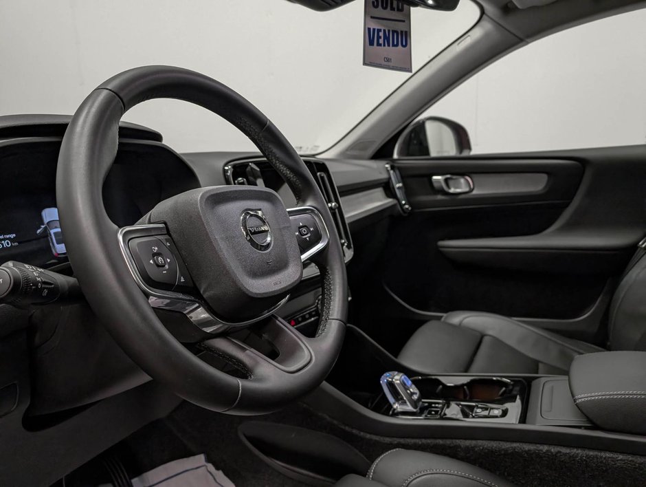 Volvo XC40 B5 AWD Plus Dark Theme 2025-7