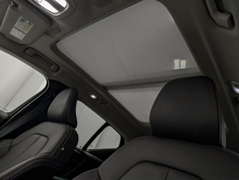 Volvo XC40 B5 AWD Plus Dark Theme 2025-9