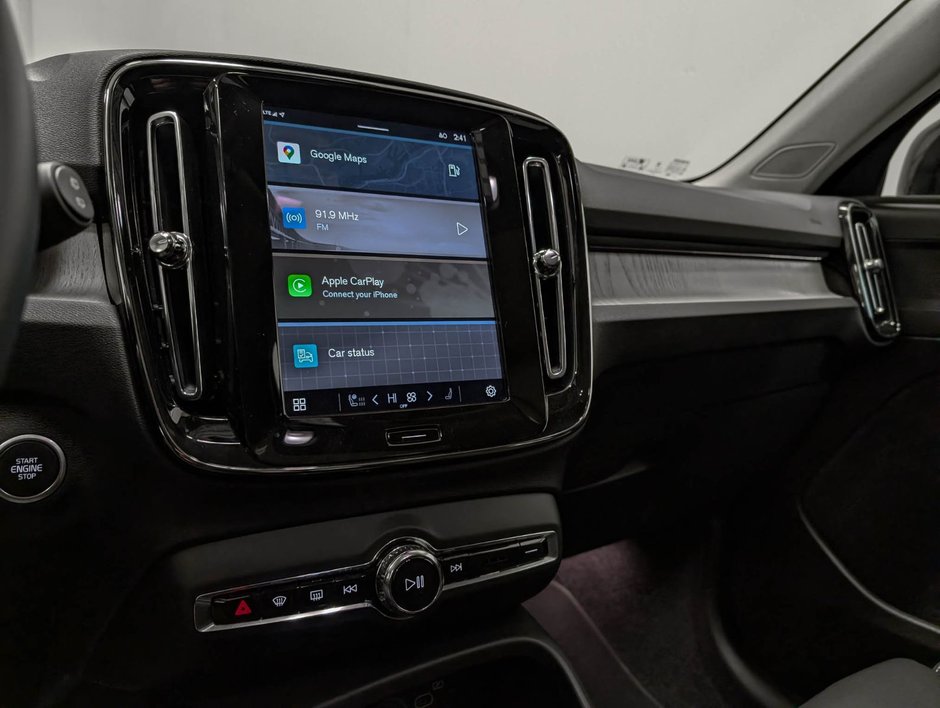 Volvo XC40 B5 AWD Plus Dark Theme 2025-15