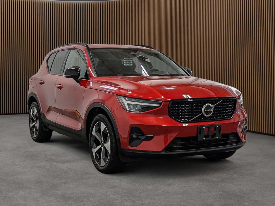 Volvo XC40 B5 AWD Plus Dark Theme 2025-3