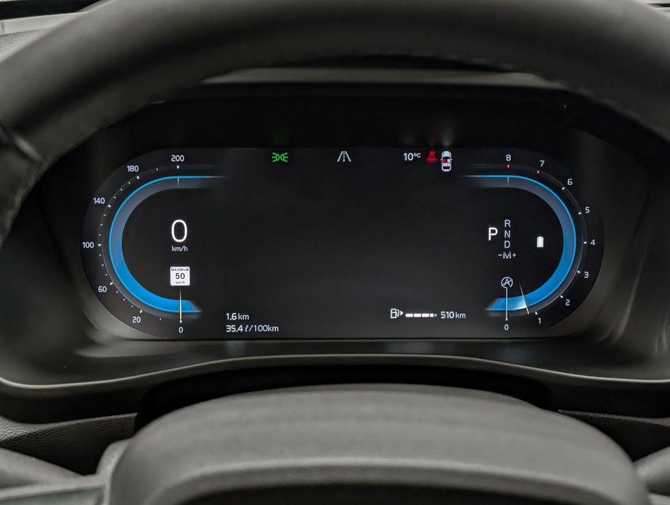 Volvo XC40 B5 AWD Plus Dark Theme 2025-25