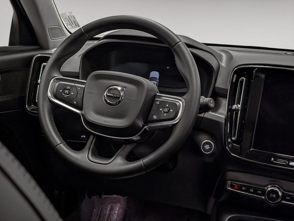 Volvo XC40 B5 AWD Plus Dark Theme 2025-14