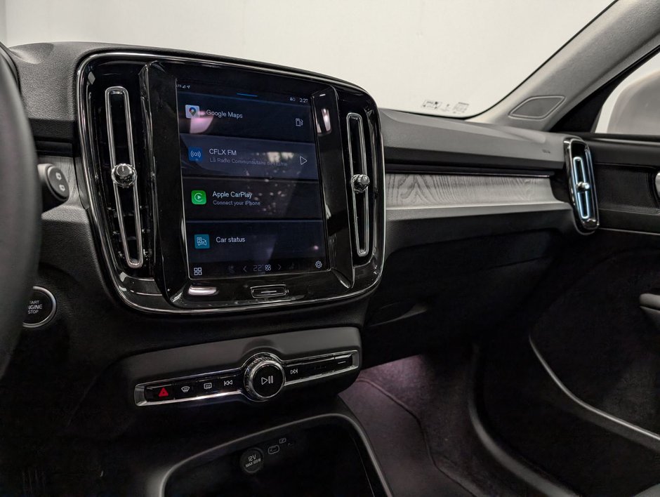 Volvo XC40 B5 AWD Plus Bright Theme 2025-14