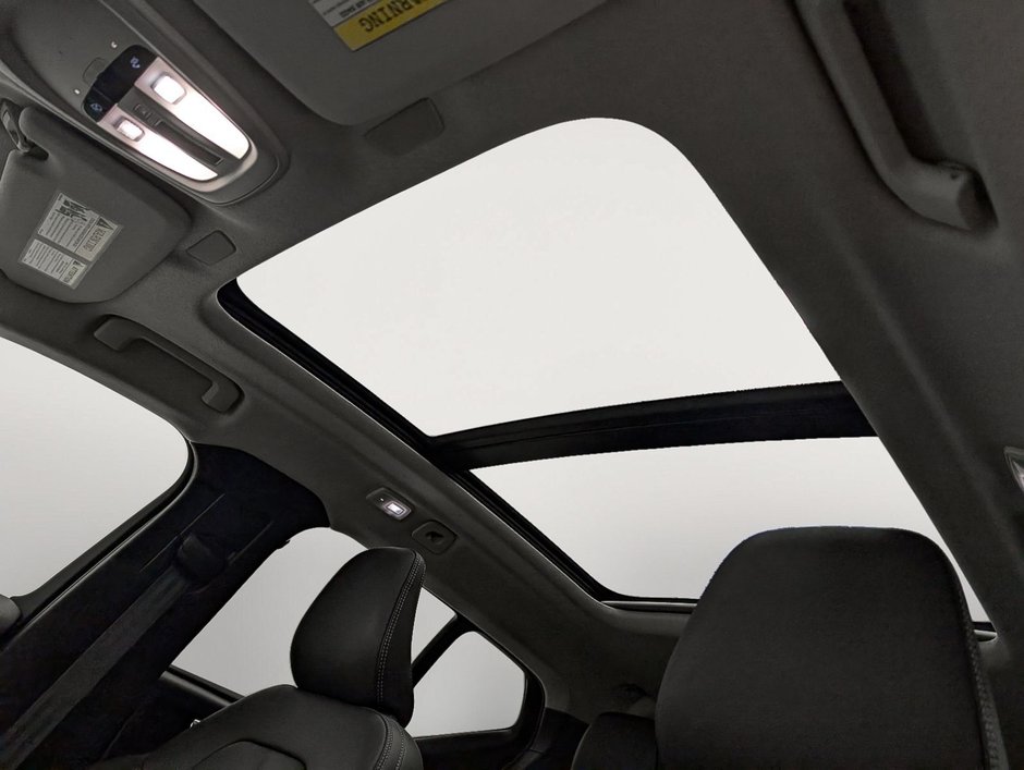 Volvo XC40 B5 AWD Plus Bright Theme 2025-10