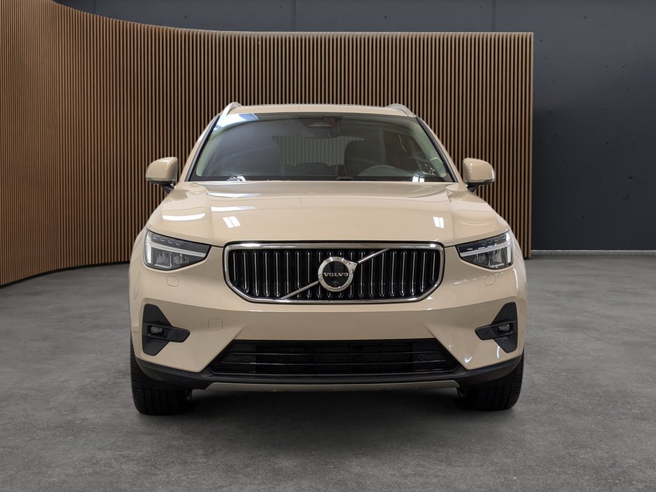 Volvo XC40 B5 AWD Plus Bright Theme 2025-2