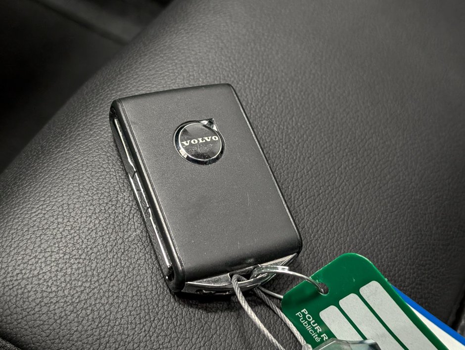 Volvo XC40 B5 AWD Plus Bright Theme 2025-25