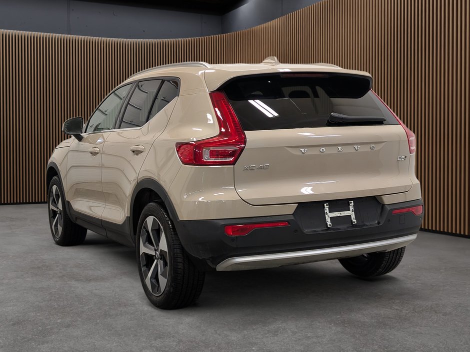 Volvo XC40 B5 AWD Plus Bright Theme 2025-4