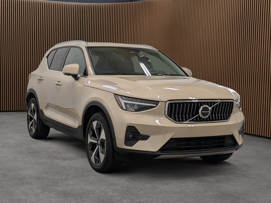Volvo XC40 B5 AWD Plus Bright Theme 2025-3