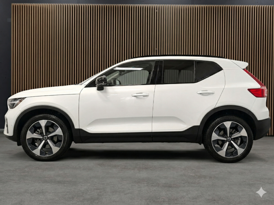 Volvo XC40 B5 AWD Plus Dark Theme 2025-1