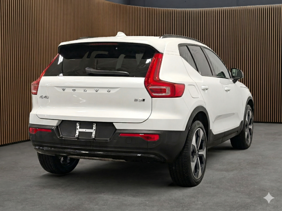 Volvo XC40 B5 AWD Plus Dark Theme 2025-2