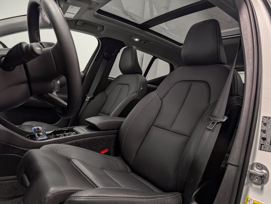 Volvo XC40 B5 AWD Plus Dark Theme 2025-6