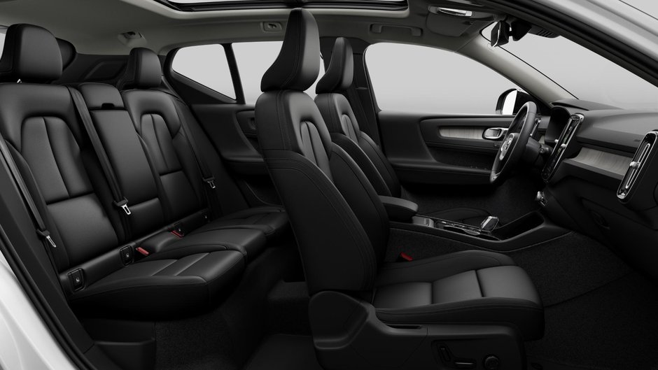 2025 Volvo XC40 B5 AWD Plus Dark Theme-10