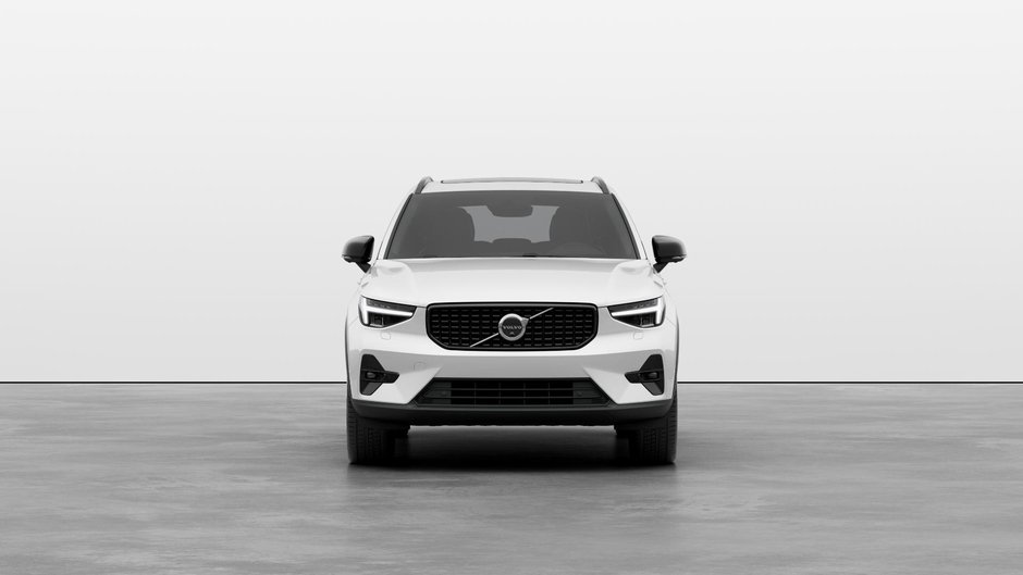 2025 Volvo XC40 B5 AWD Plus Dark Theme-2