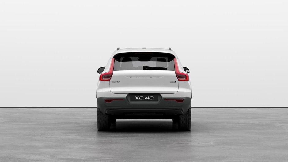 2025 Volvo XC40 B5 AWD Plus Dark Theme-3
