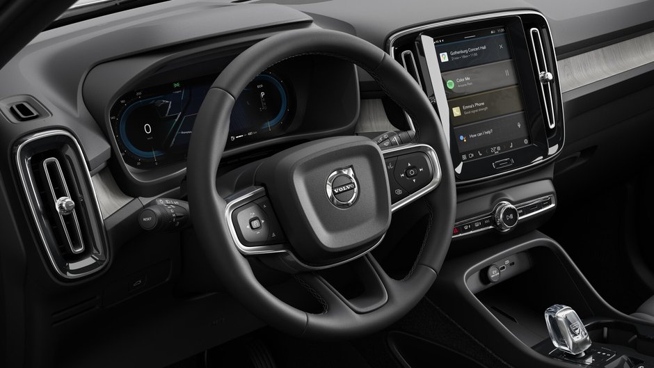 2025 Volvo XC40 B5 AWD Plus Dark Theme-11