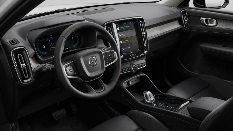 2025 Volvo XC40 B5 AWD Plus Dark Theme-7