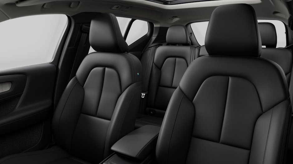 2025 Volvo XC40 B5 AWD Plus Dark Theme-9