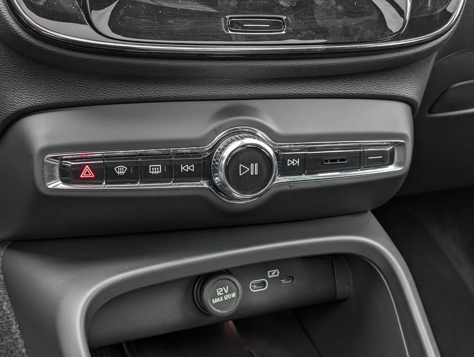 Volvo XC40 B5 AWD Ultra Dark Theme 2025-13