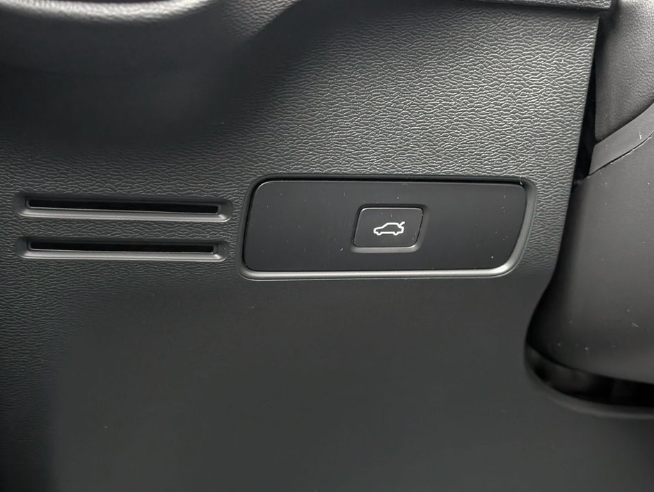 Volvo XC40 B5 AWD Ultra Dark Theme 2025-19