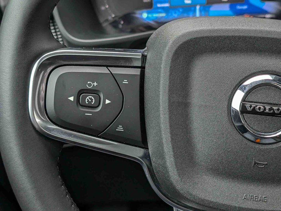 Volvo XC40 B5 AWD Ultra Dark Theme 2025-16