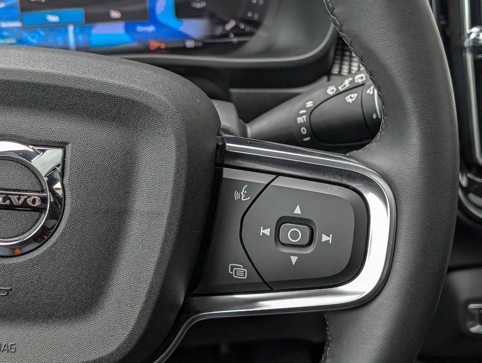 Volvo XC40 B5 AWD Ultra Dark Theme 2025-15