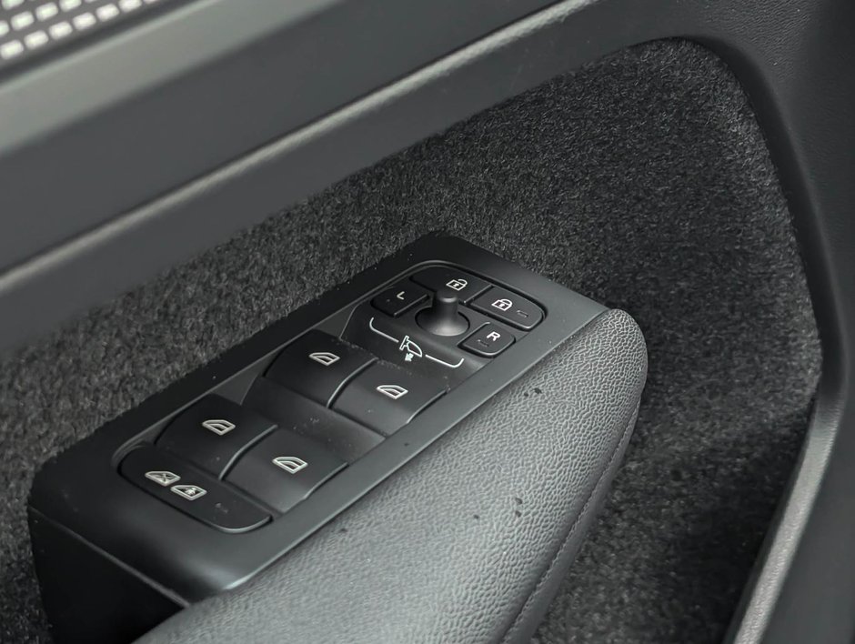 Volvo XC40 B5 AWD Ultra Dark Theme 2025-18