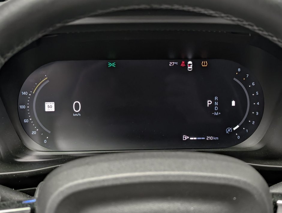 Volvo XC40 B5 AWD Plus Dark Theme 2025-24